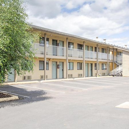 Oyo Woodland Hotel And Suites Екстер'єр фото