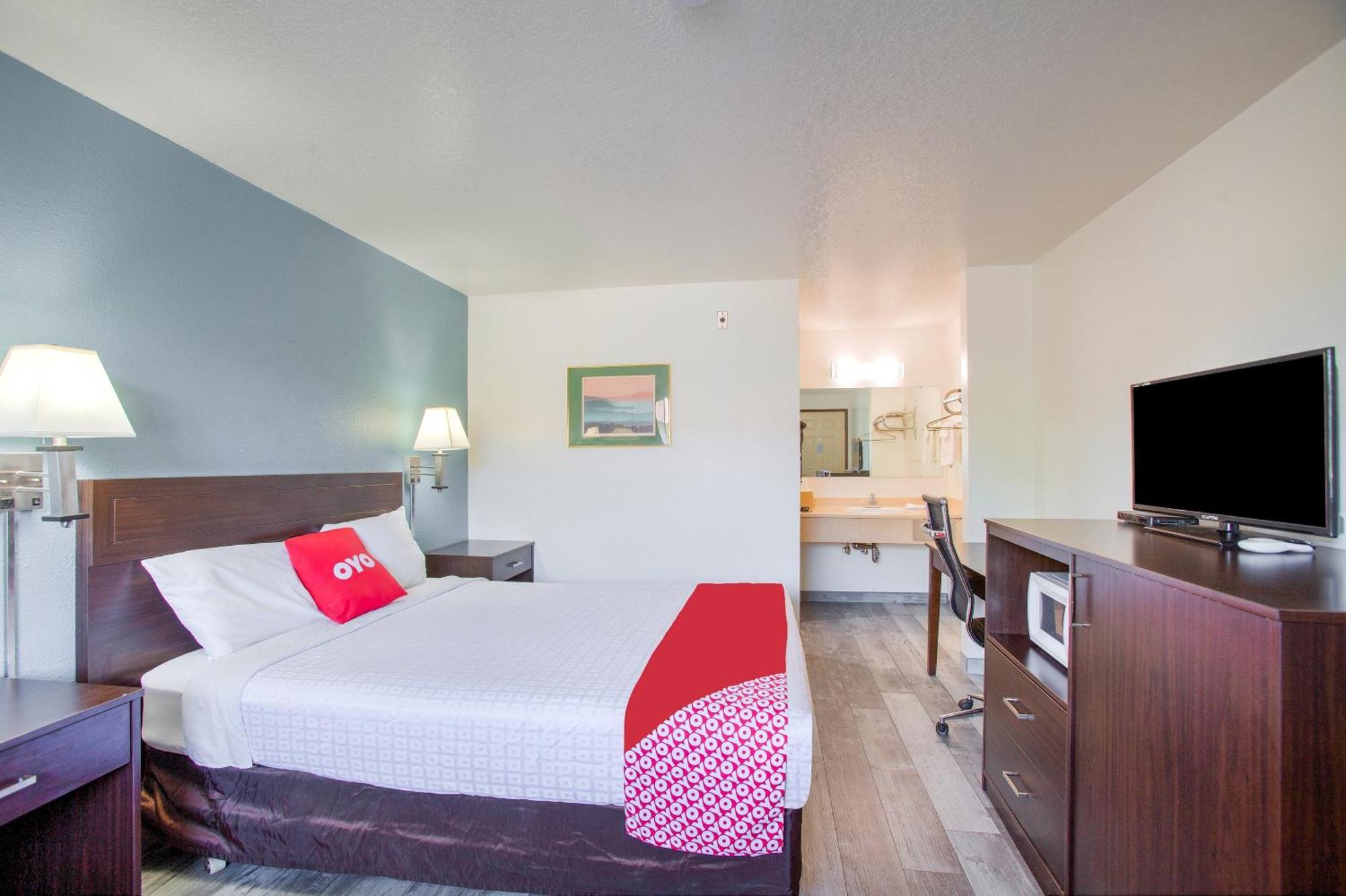 Oyo Woodland Hotel And Suites Екстер'єр фото