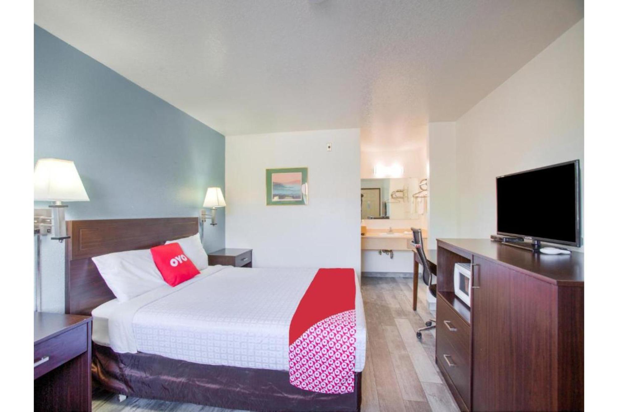 Oyo Woodland Hotel And Suites Екстер'єр фото