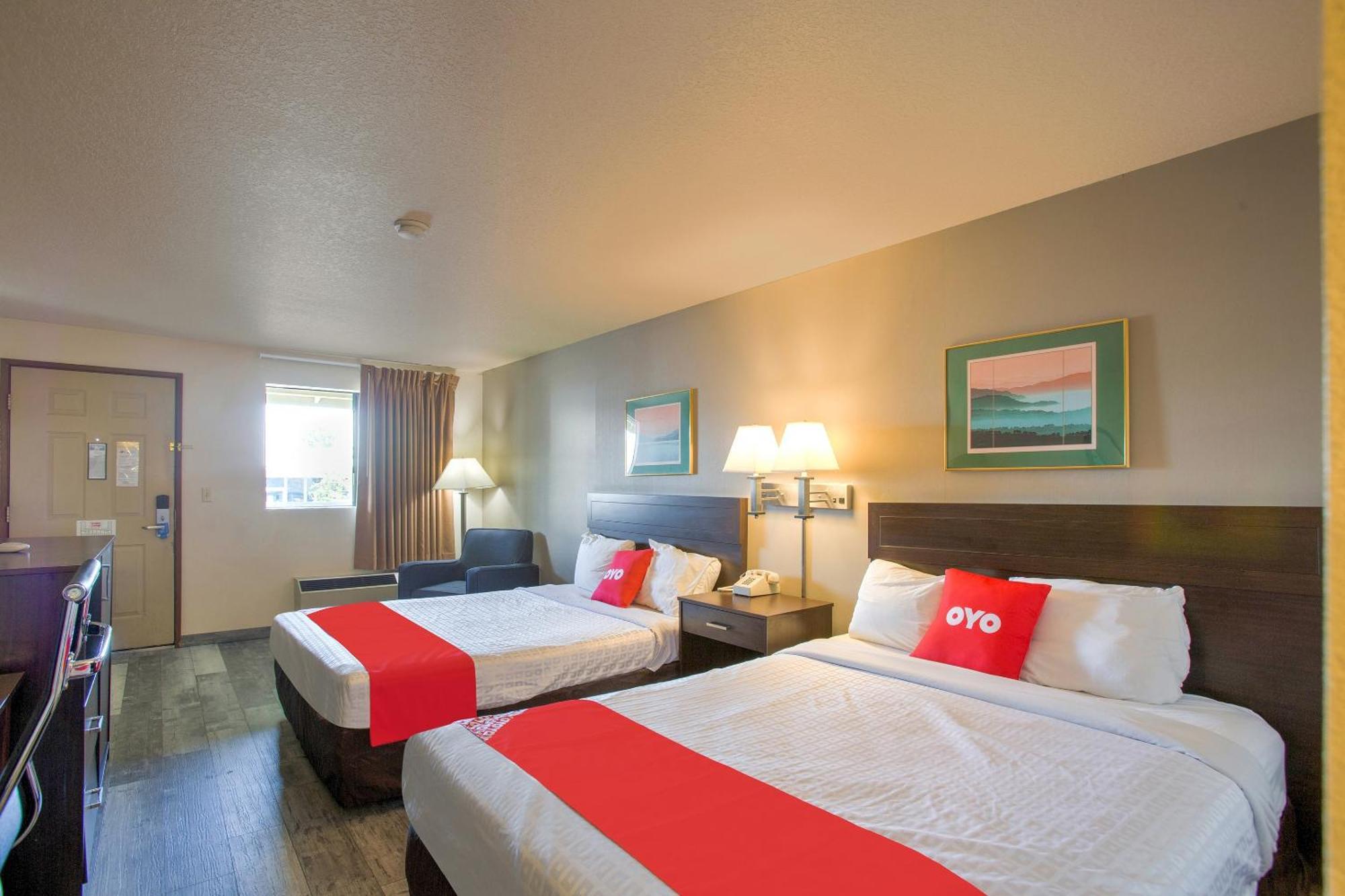Oyo Woodland Hotel And Suites Екстер'єр фото