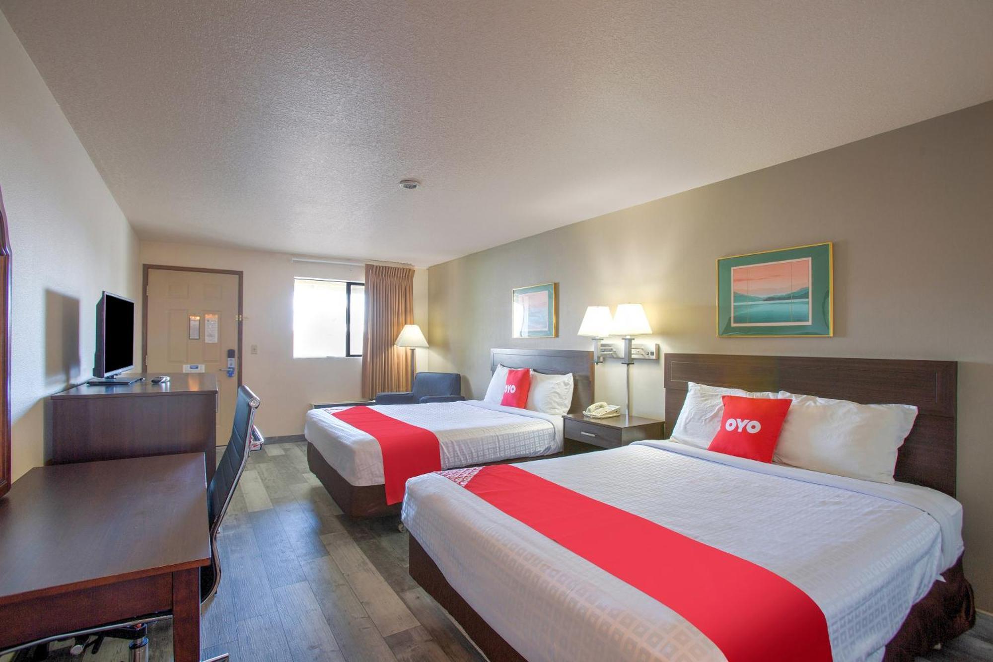 Oyo Woodland Hotel And Suites Екстер'єр фото