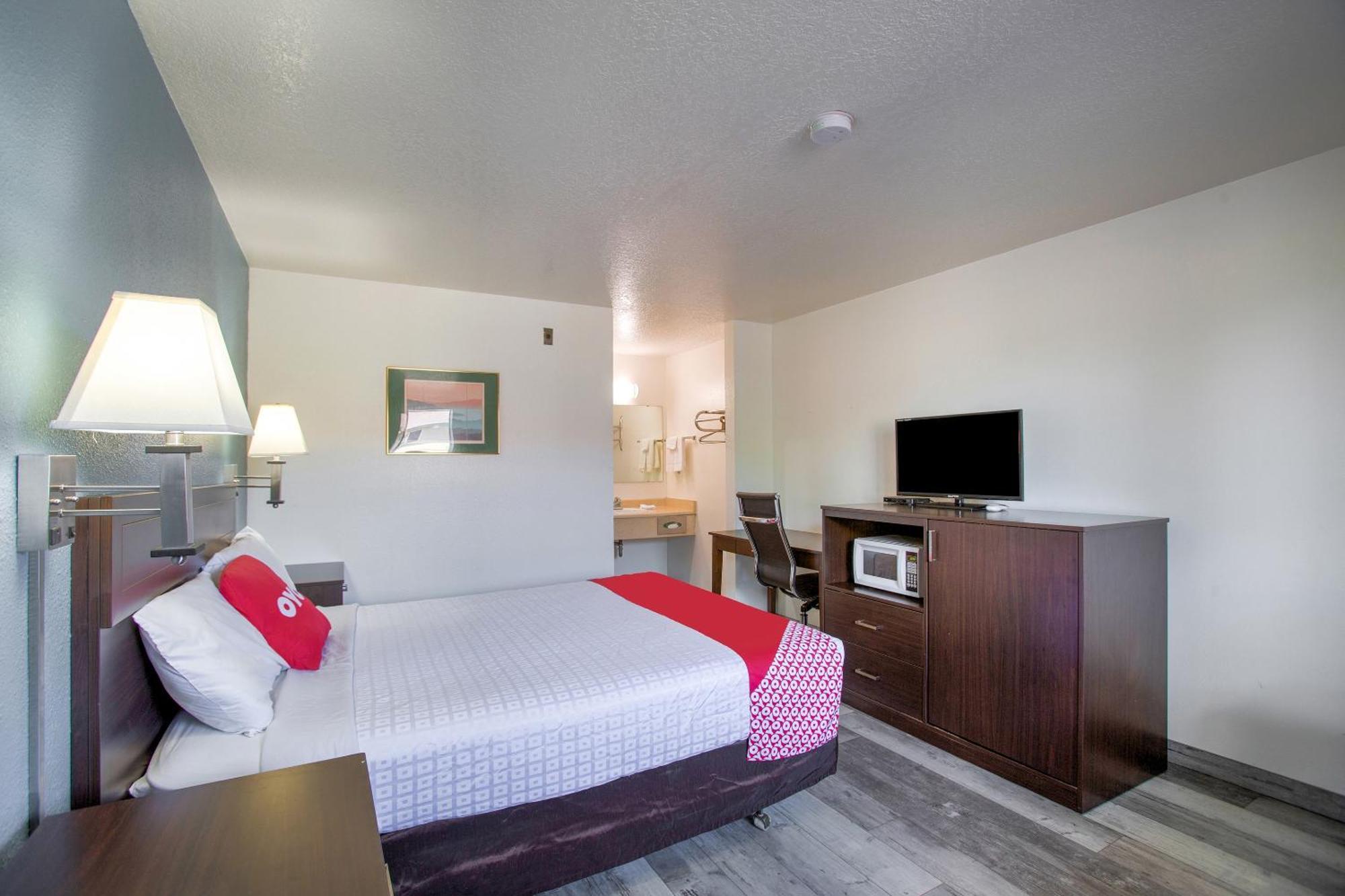 Oyo Woodland Hotel And Suites Екстер'єр фото