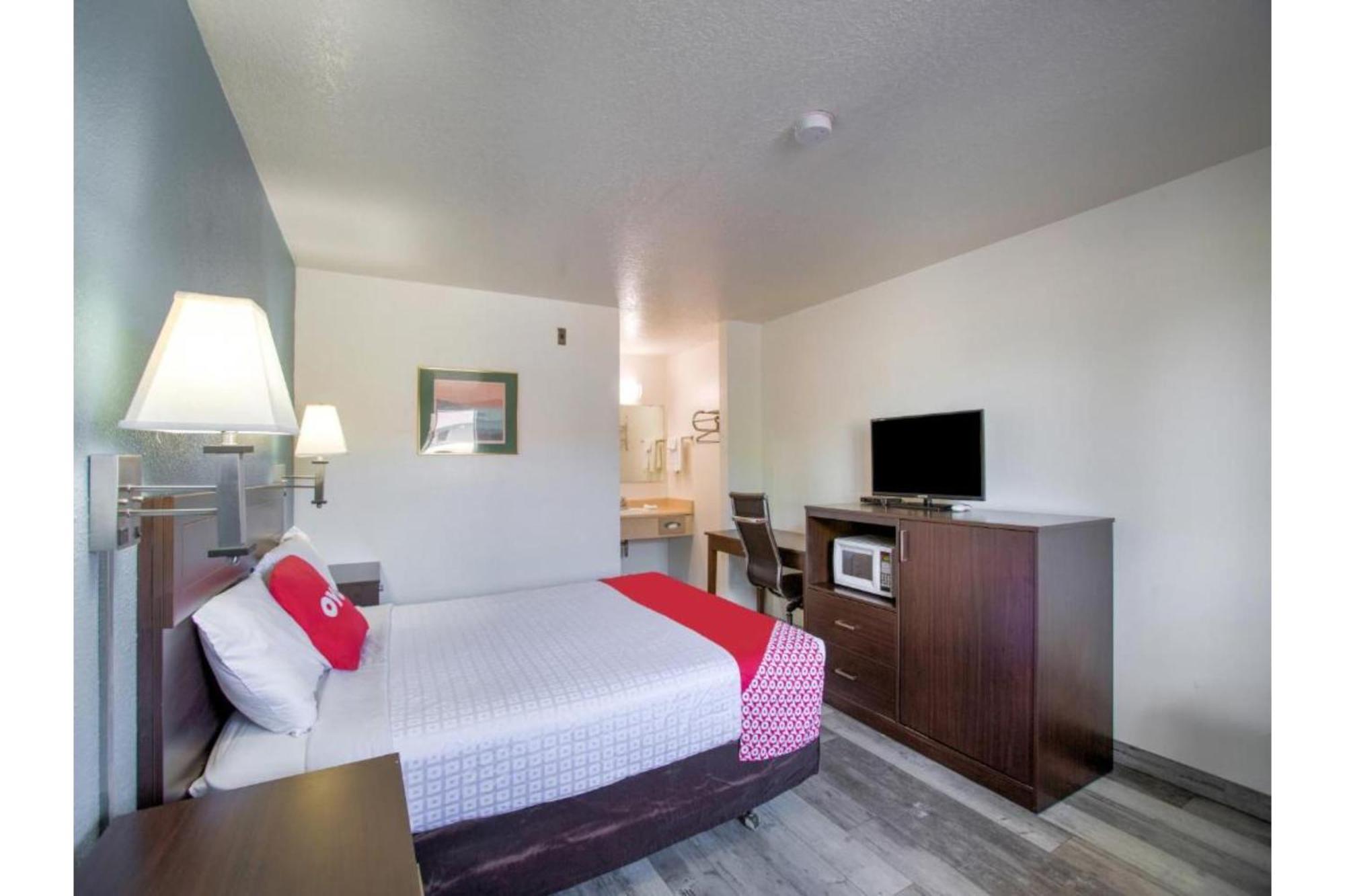 Oyo Woodland Hotel And Suites Екстер'єр фото