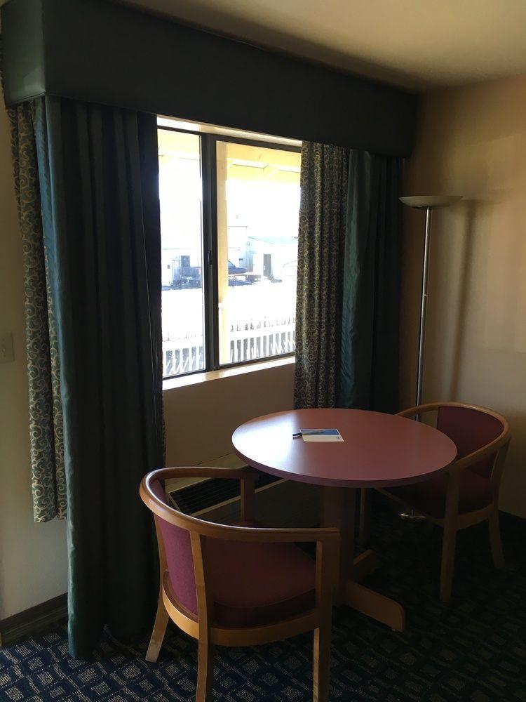 Oyo Woodland Hotel And Suites Екстер'єр фото