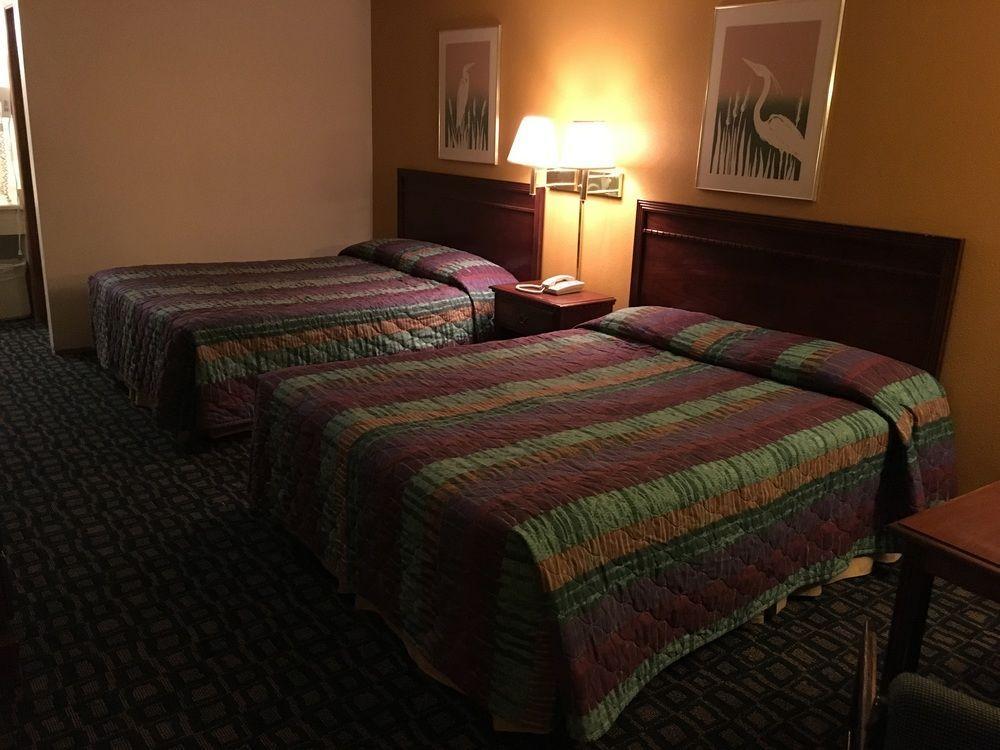 Oyo Woodland Hotel And Suites Екстер'єр фото