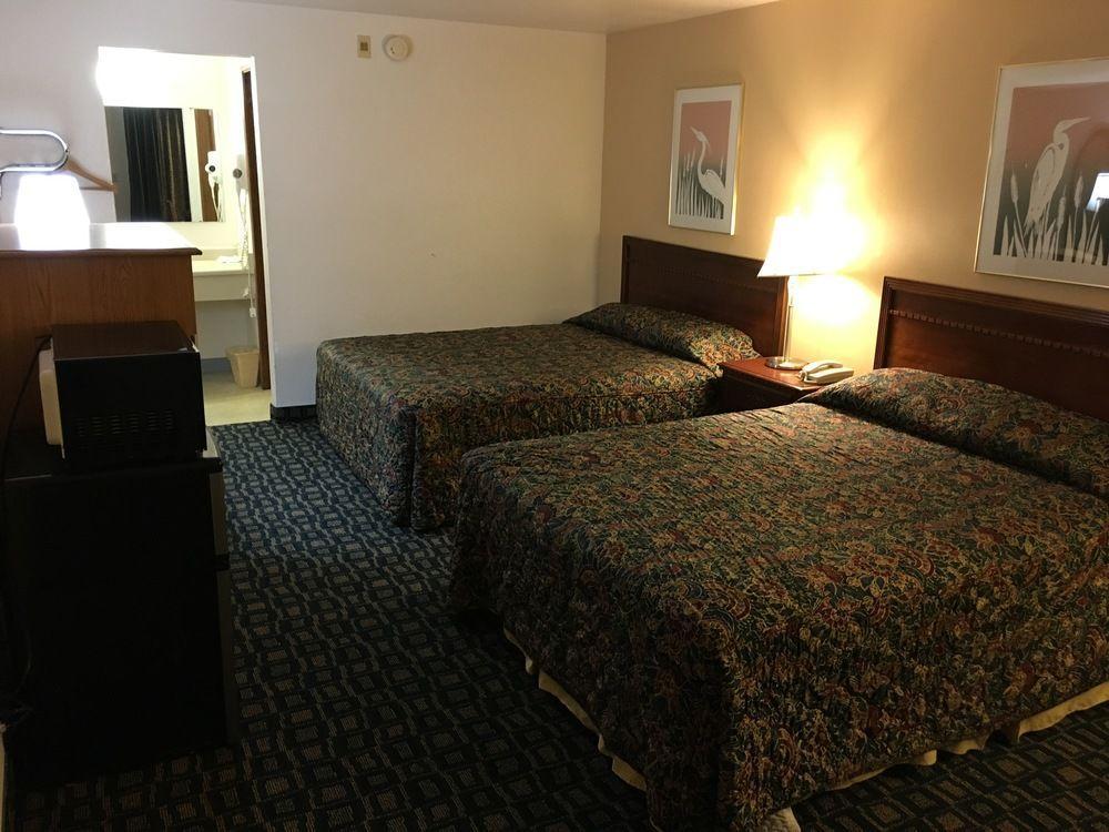 Oyo Woodland Hotel And Suites Екстер'єр фото
