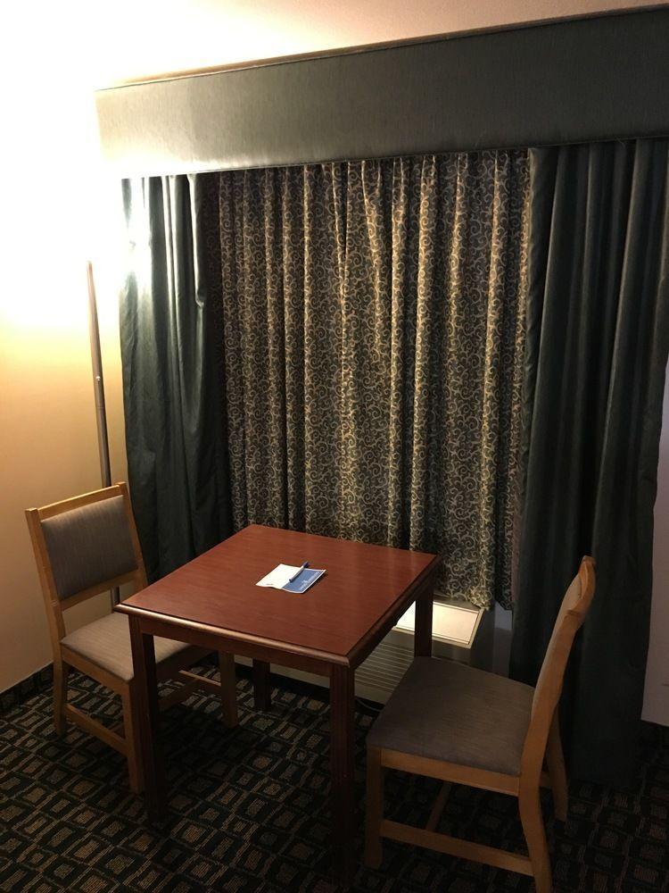 Oyo Woodland Hotel And Suites Екстер'єр фото