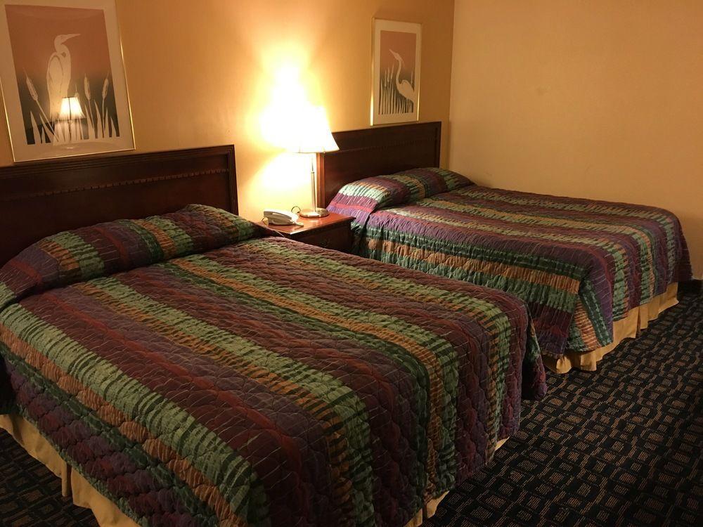 Oyo Woodland Hotel And Suites Екстер'єр фото