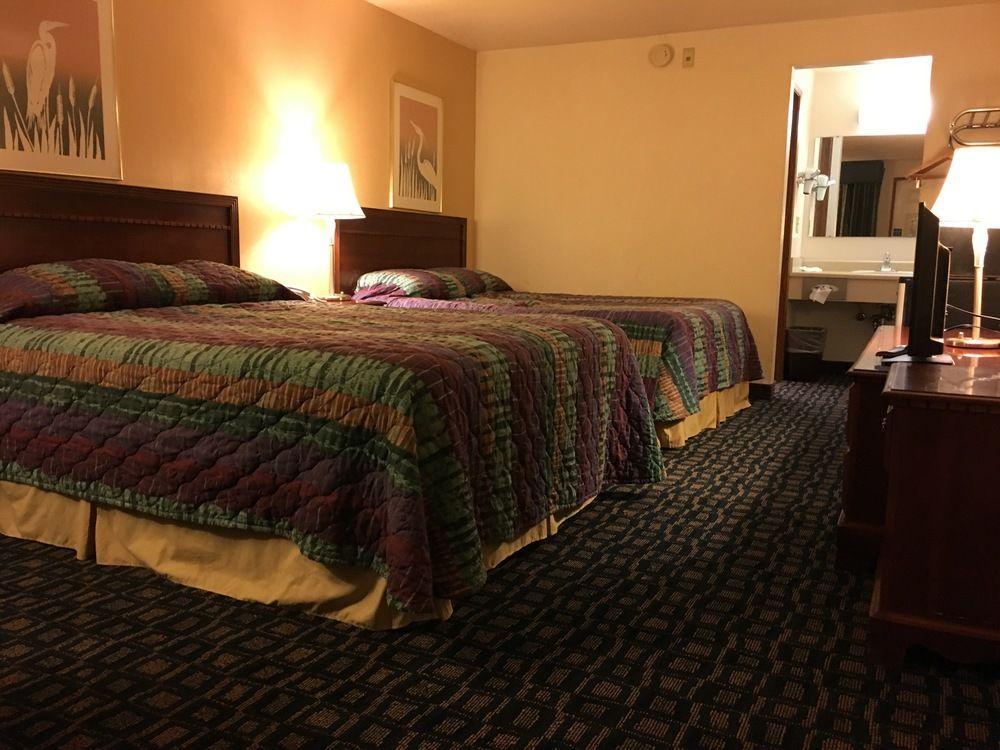 Oyo Woodland Hotel And Suites Екстер'єр фото