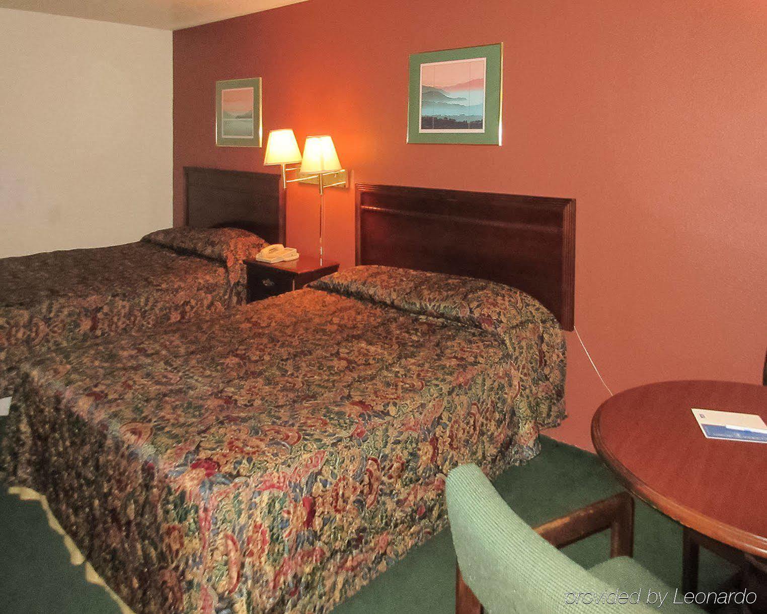 Oyo Woodland Hotel And Suites Екстер'єр фото