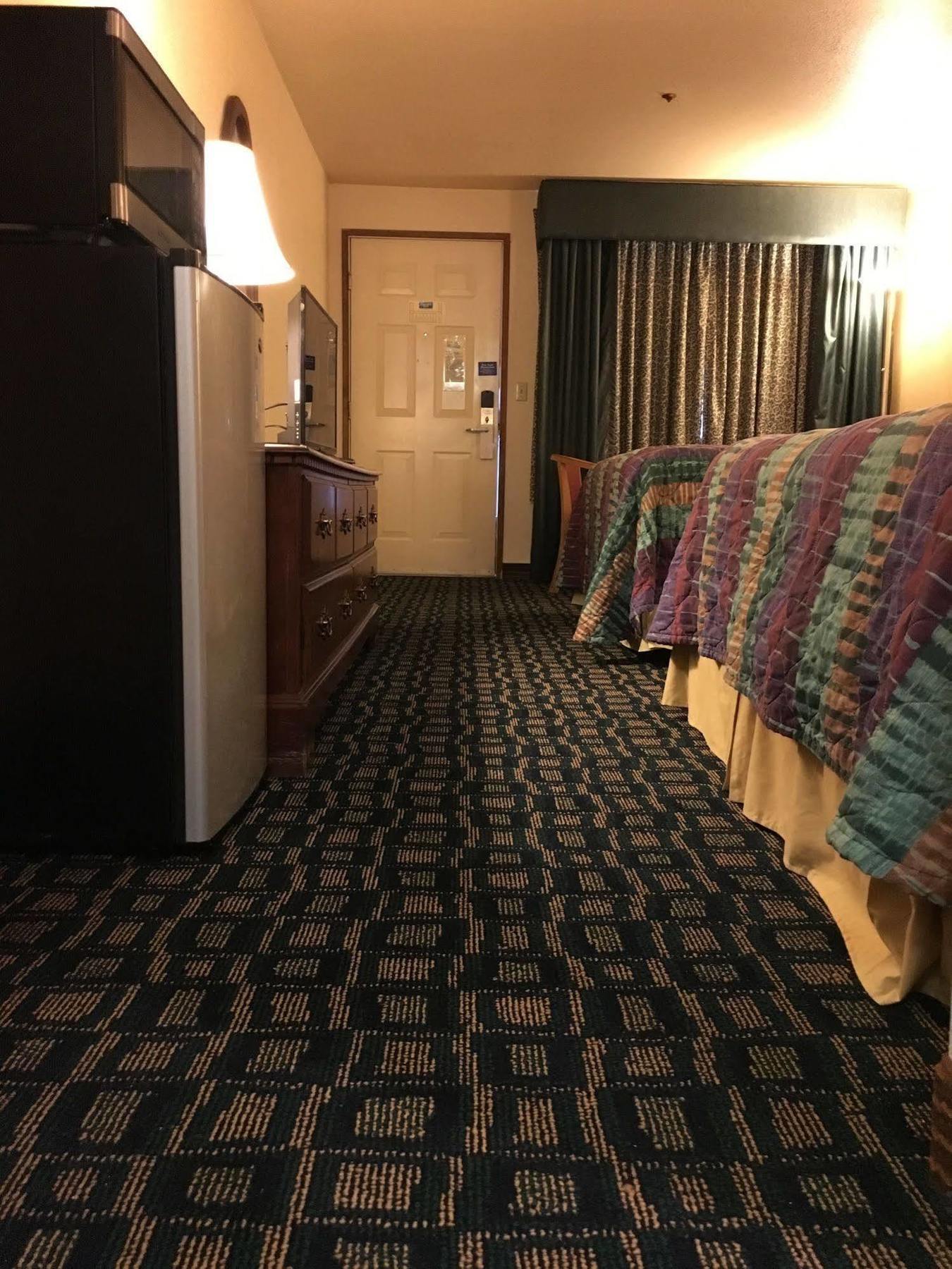 Oyo Woodland Hotel And Suites Екстер'єр фото