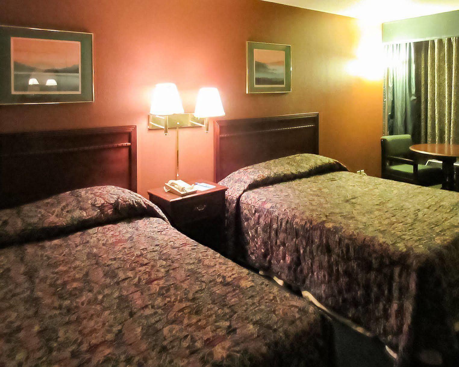 Oyo Woodland Hotel And Suites Екстер'єр фото