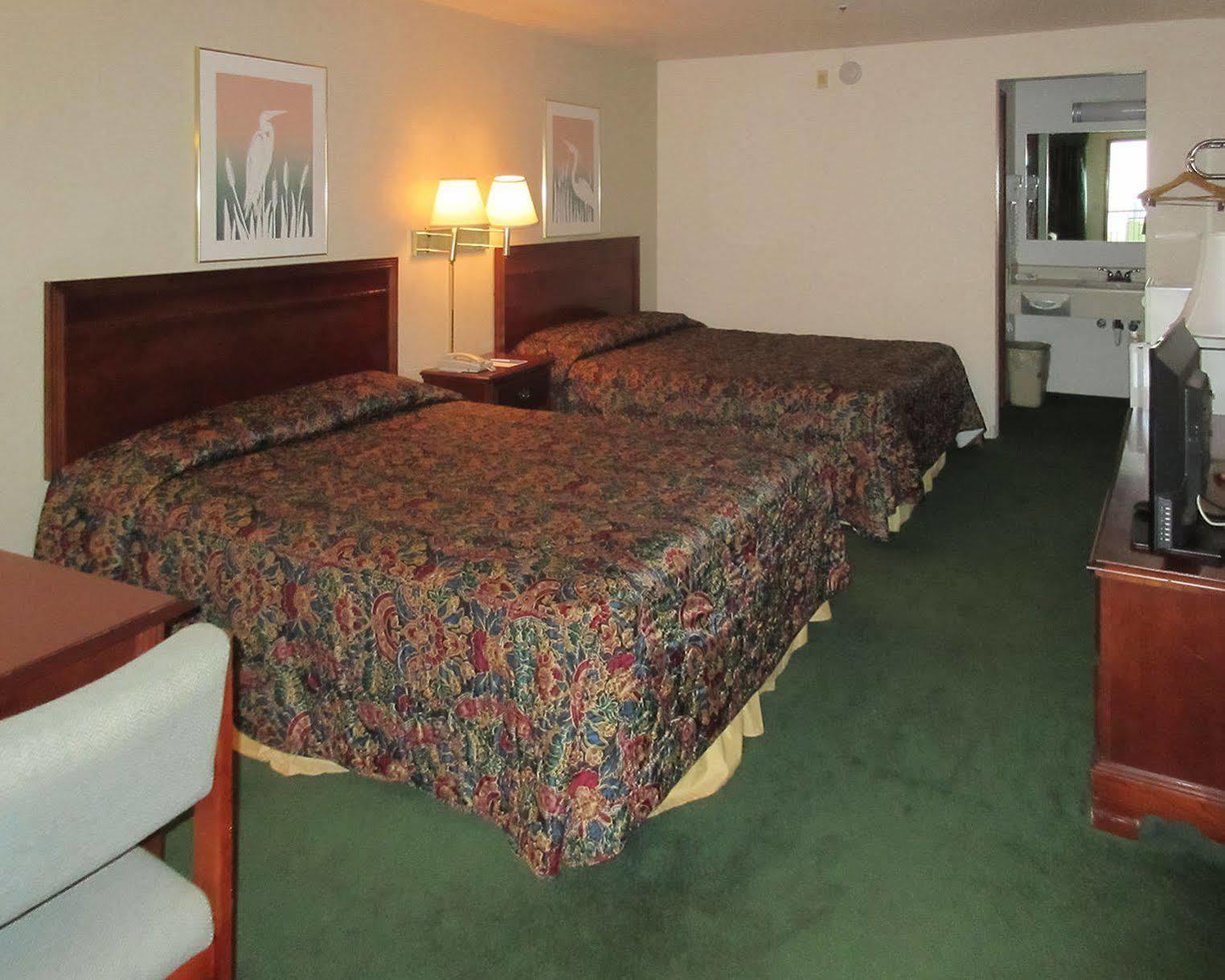 Oyo Woodland Hotel And Suites Екстер'єр фото