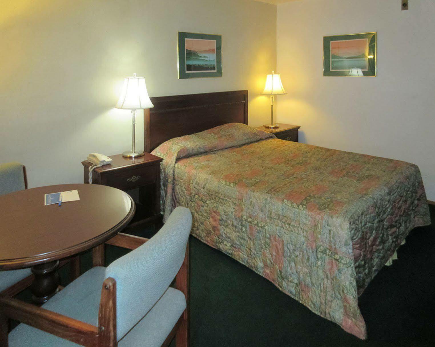 Oyo Woodland Hotel And Suites Екстер'єр фото