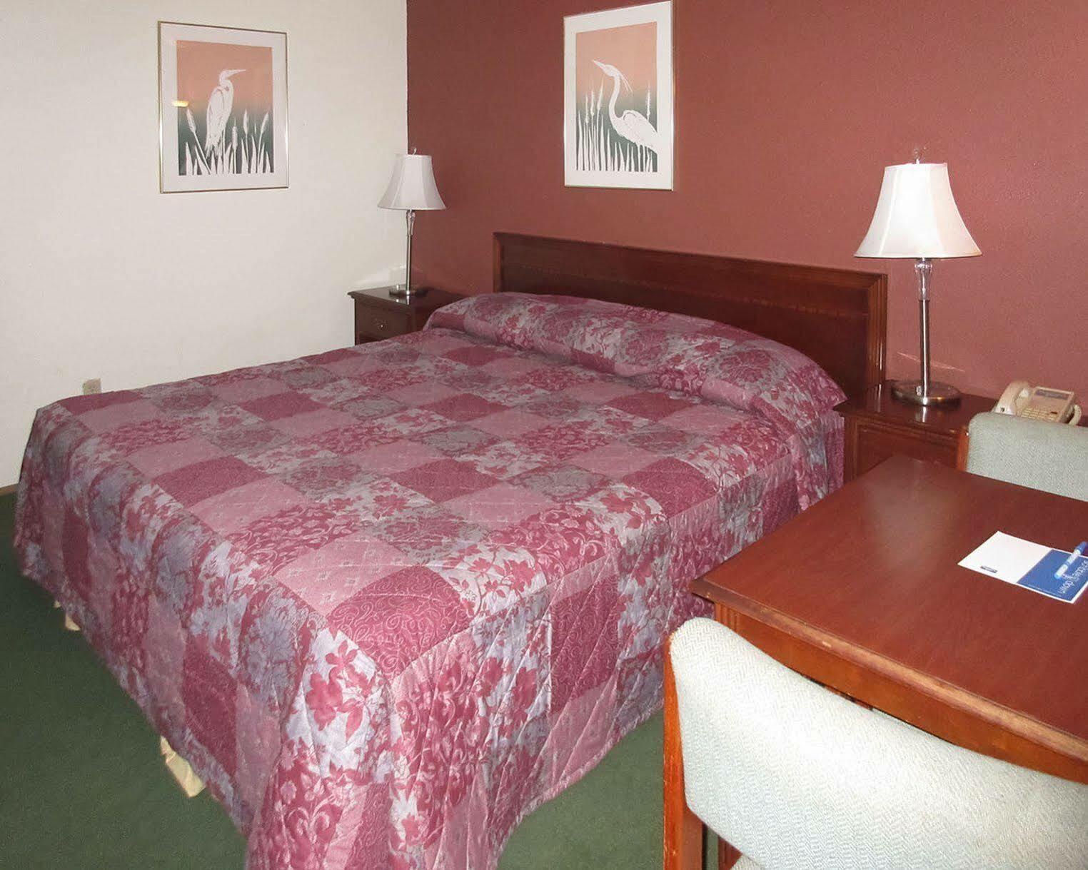 Oyo Woodland Hotel And Suites Екстер'єр фото